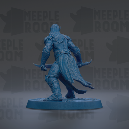 A blue warrior figurine with a flowing cape and sword stands on a circular base against a dark background with repeated "MEUPLE ROOM" text.