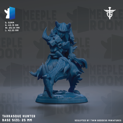 The image is a 3D model of a Tarrasque Hunter figurine, which is a fantasy character from the video game Tarrasque. The figurine is depicted in a dynamic pose, riding a dragon-like creature. The base size of the figurine is 25mm. The image is a 3D rendering of the figurine, and it is presented against a dark background with the text "MEIPLE ROOM" repeated multiple times. The image is a 3D model of the Tarrasque Hunter figurine, and it is presented in a dynamic pose.