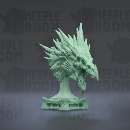 A green dragon head sculpture is displayed on a pedestal against a dark background with repeated "MEIPLLE ROOM" text.