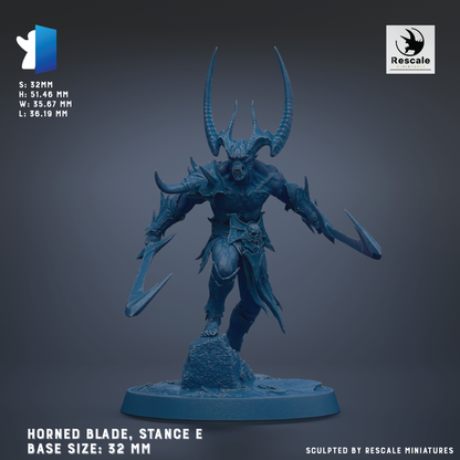 a horned blade, stance E, with a base size of 32 mm.