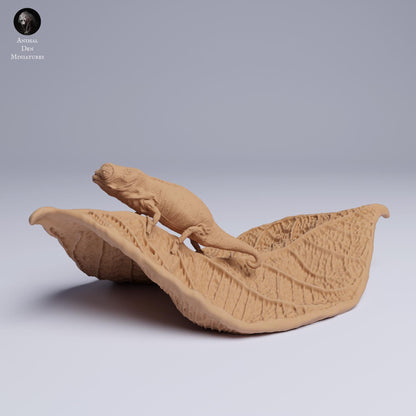 Nosy Hara Leaf Chameleon 3:1 scale by Animal Den | Unpainted | Print on Demand | Use Code FREESHIP50